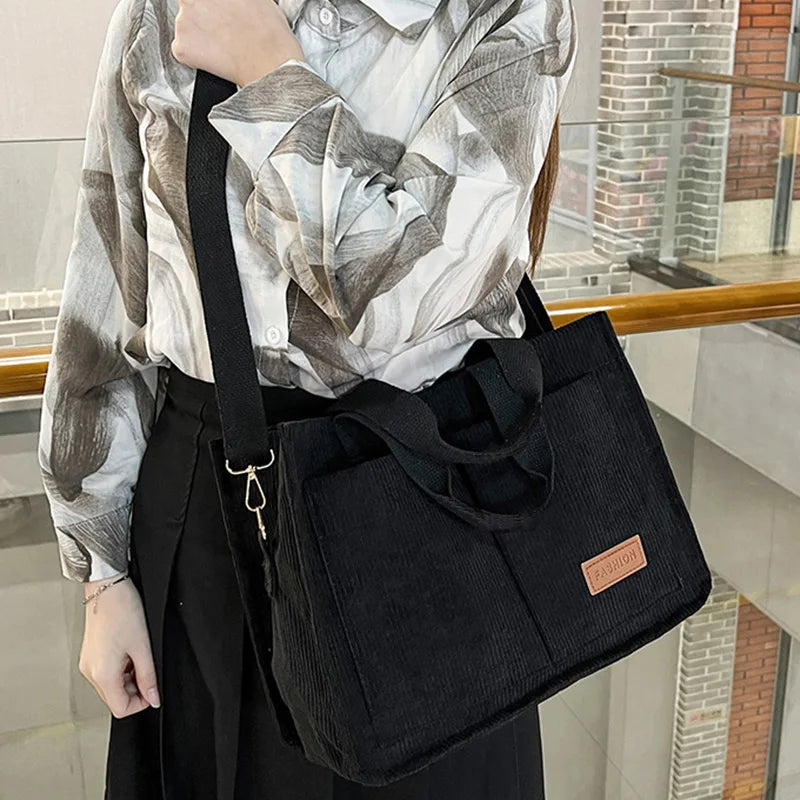 Ladies' fashionable casual shoulder bag for girls, lightweight and spacious, suitable for carrying on the go.