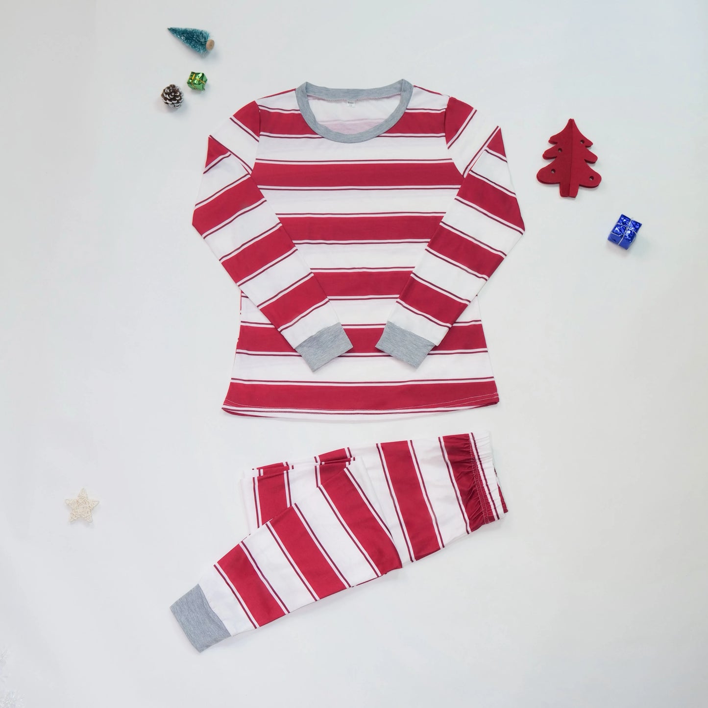 2025 New Family Christmas Matching Pajamas Set Striped Print Mom Dad Kids Clothing Sets Baby Romper Soft Casual Xmas Look Pyjama