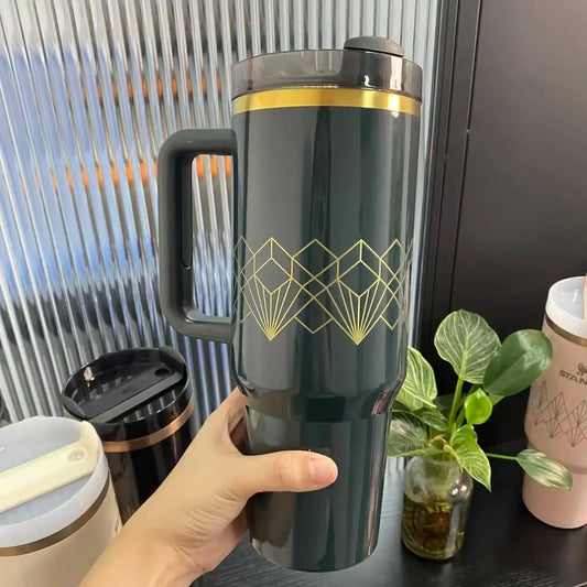 Einen krug mit Tumbler bedeckter flowstaii schacht mit einem edelstahl-isolator und einer doppelvereisten kühlgläser